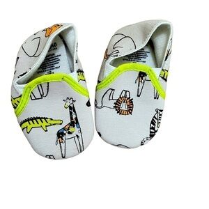 Cutie pie slip on baby shoes size 3 or 6-9 months white with animal theme